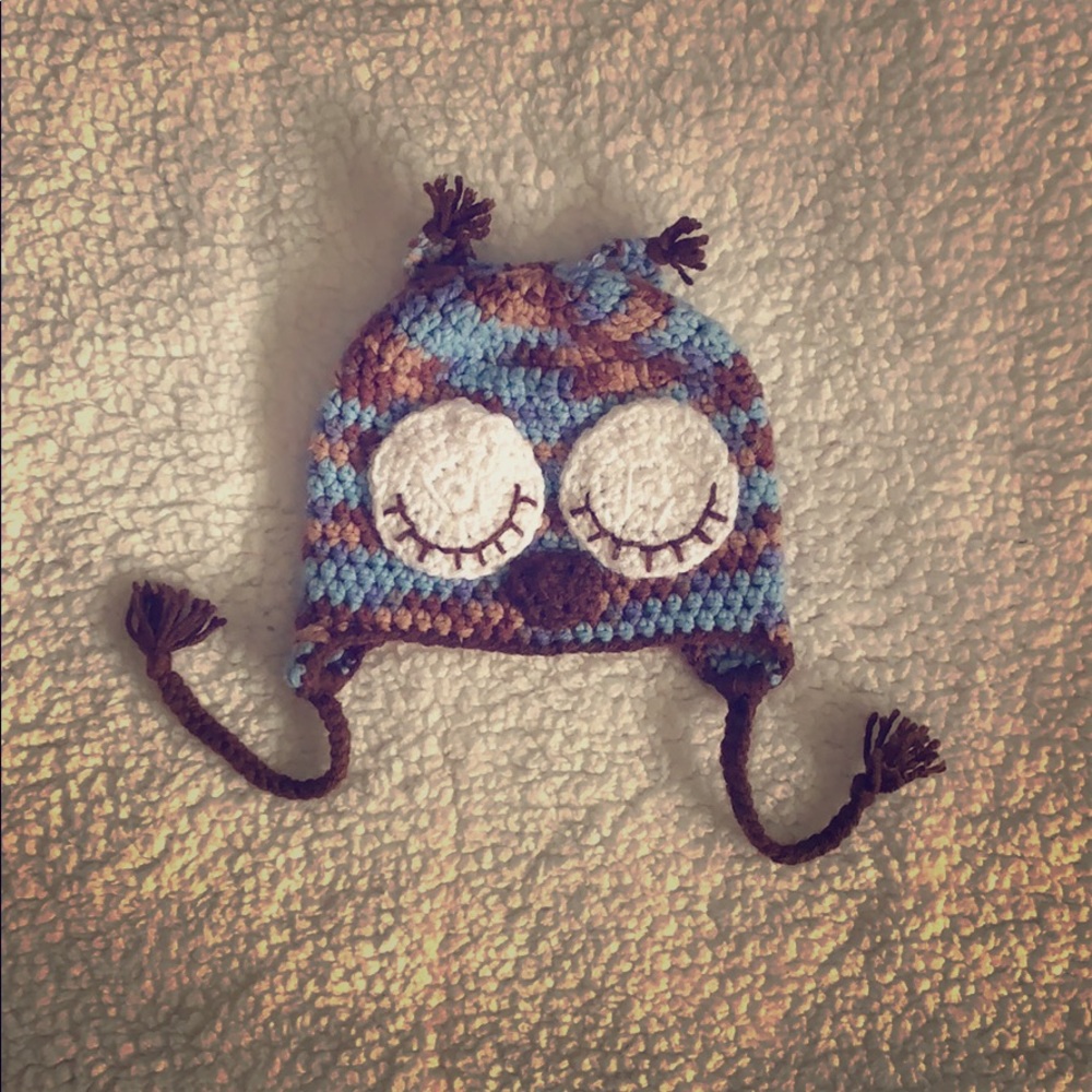 NWOT Handmade Owl 🦉 Hat crocheted blue tan brown
